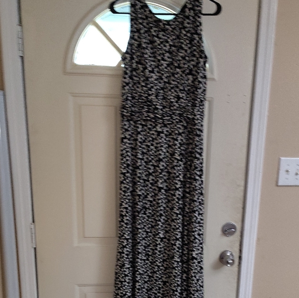 Jessica Howard Black and White Sleeveless Maxi Sundress